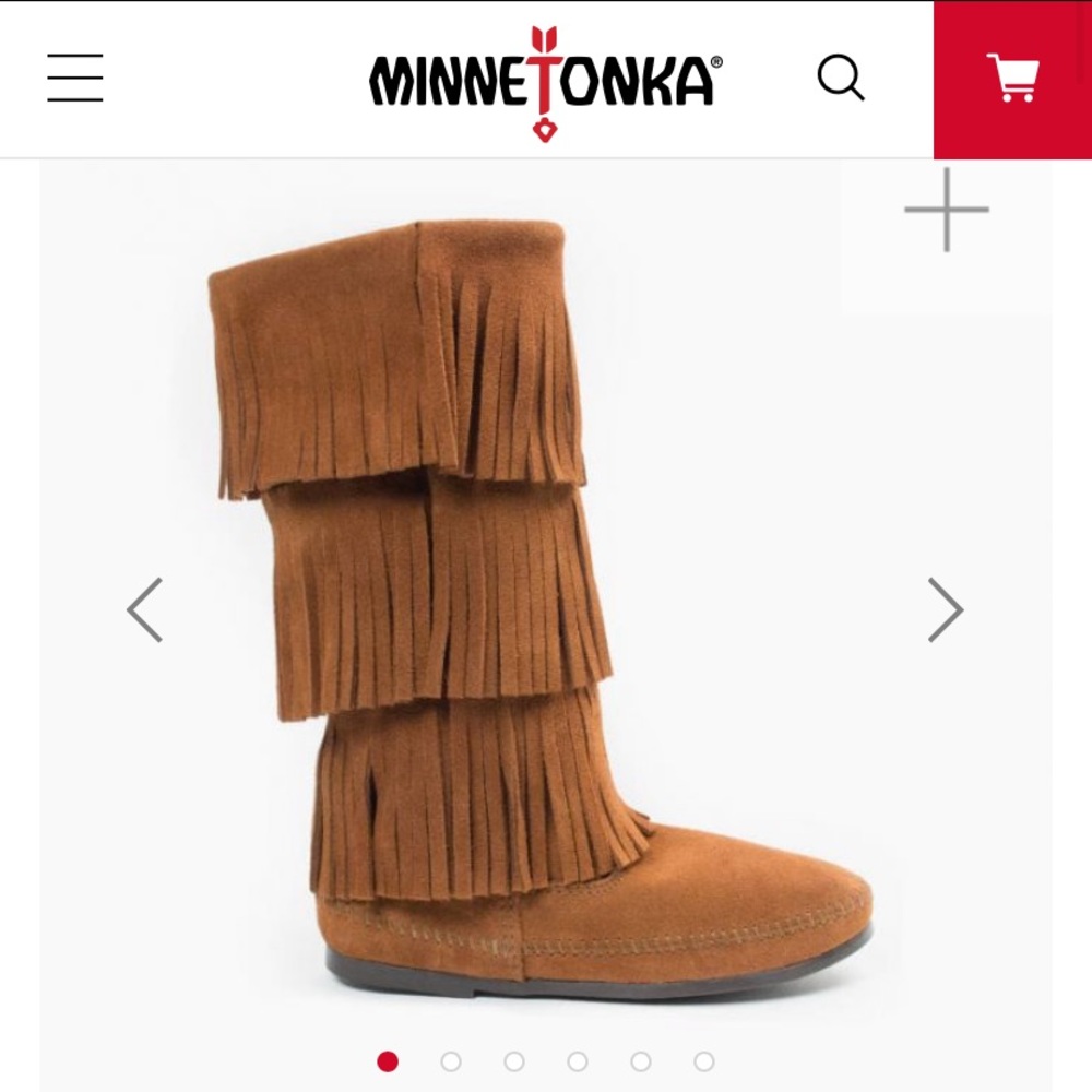 Like NEW Minnetonka 3-Layer Fringe Boot - size 6
